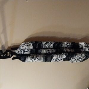 NEW Faux Fur Pocket Scarf